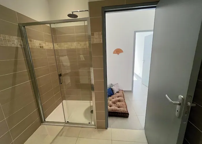 Bel Avec Piscine En Bord De *